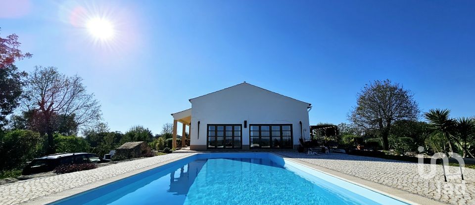 House T3 in Mexilhoeira Grande of 208 m²