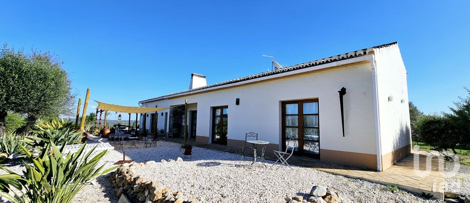 House T3 in Mexilhoeira Grande of 208 m²