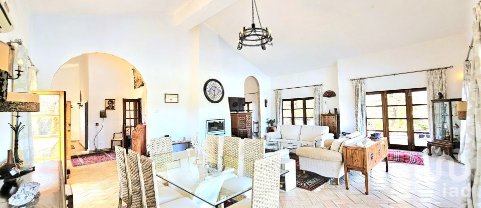 House T3 in Mexilhoeira Grande of 208 m²