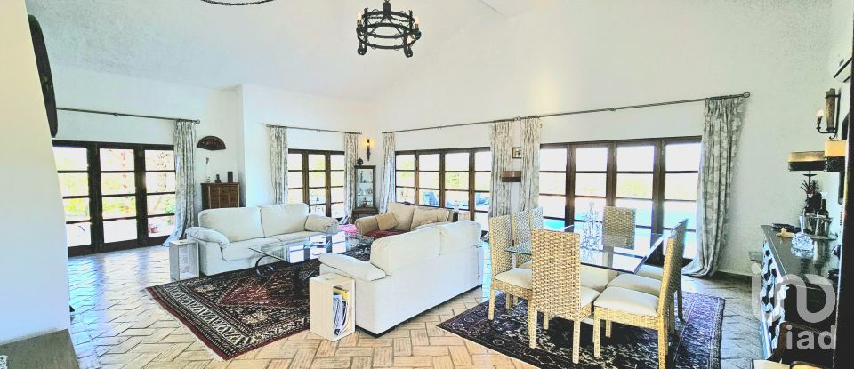 House T3 in Mexilhoeira Grande of 208 m²