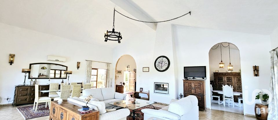 House T3 in Mexilhoeira Grande of 208 m²