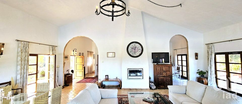 House T3 in Mexilhoeira Grande of 208 m²