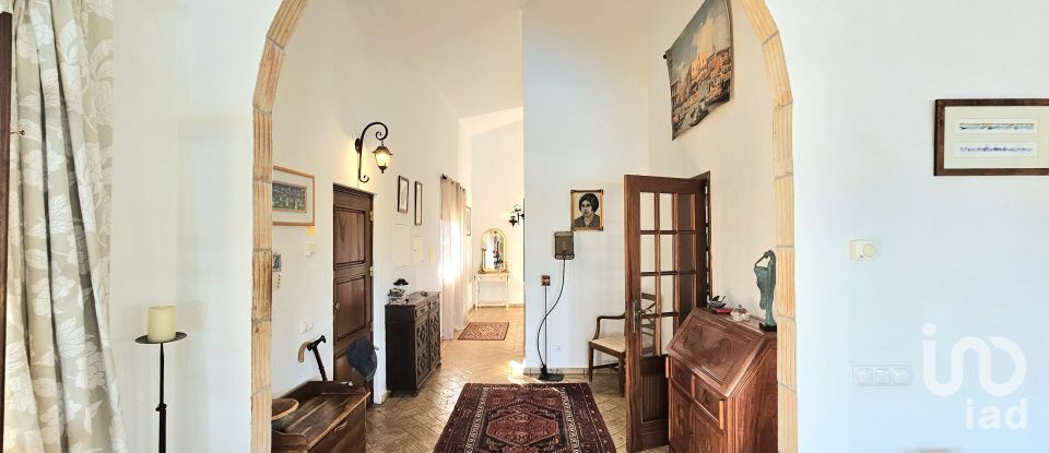 House T3 in Mexilhoeira Grande of 208 m²