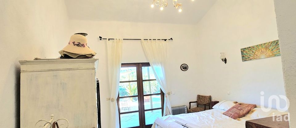 House T3 in Mexilhoeira Grande of 208 m²