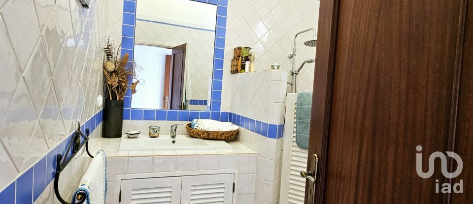 House T3 in Mexilhoeira Grande of 208 m²