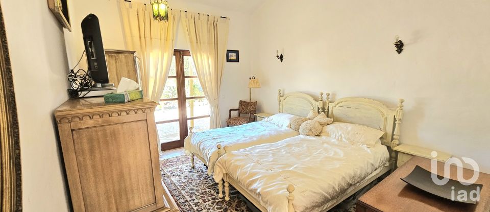 House T3 in Mexilhoeira Grande of 208 m²