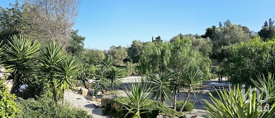 House T3 in Mexilhoeira Grande of 208 m²