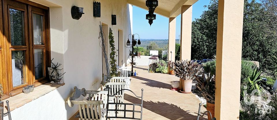 House T3 in Mexilhoeira Grande of 208 m²