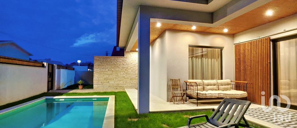 Moradia T3 em Esmoriz de 222 m²