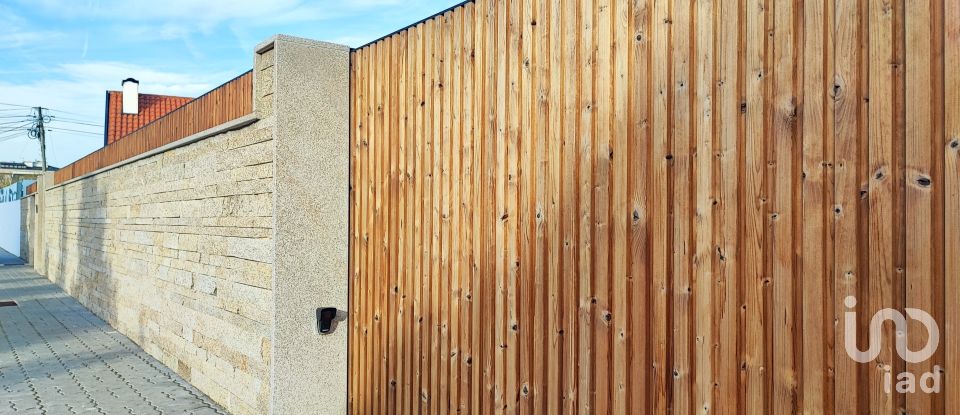 Moradia T3 em Esmoriz de 222 m²