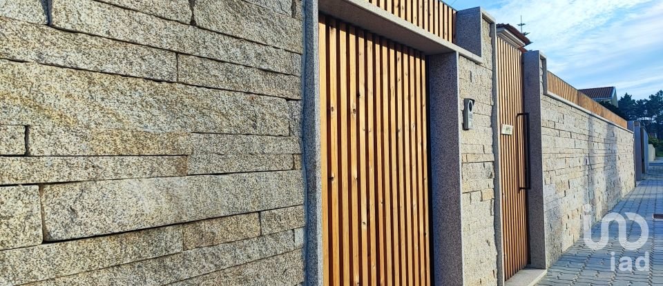 Moradia T3 em Esmoriz de 222 m²