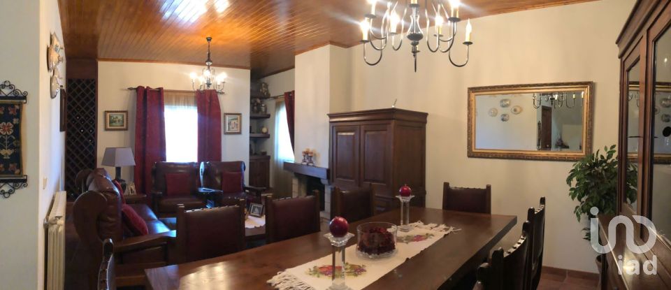 Casa tradicional T4 em Oliveira do Hospital e São Paio de Gramaços de 262 m²