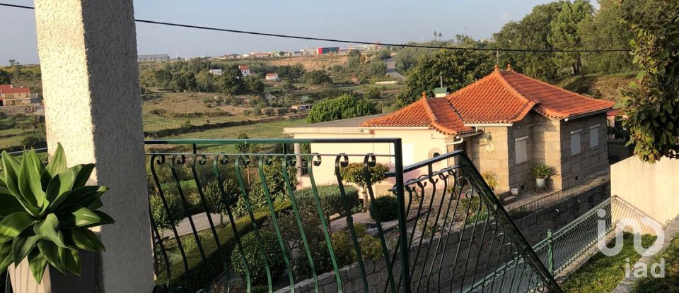 Casa tradicional T4 em Oliveira do Hospital e São Paio de Gramaços de 262 m²