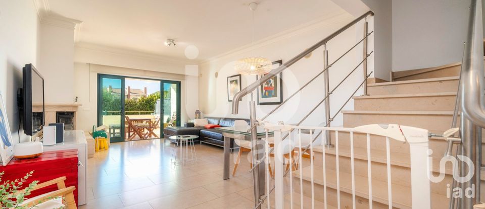 House T4 in Quarteira of 240 m²