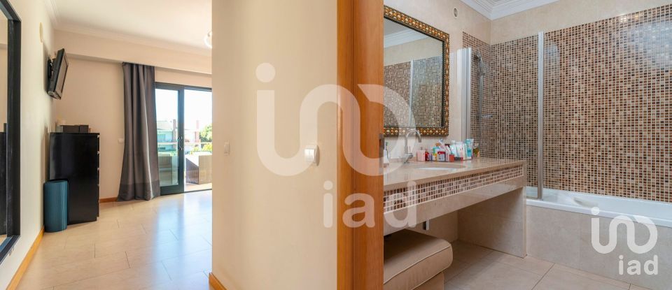 House T4 in Quarteira of 240 m²