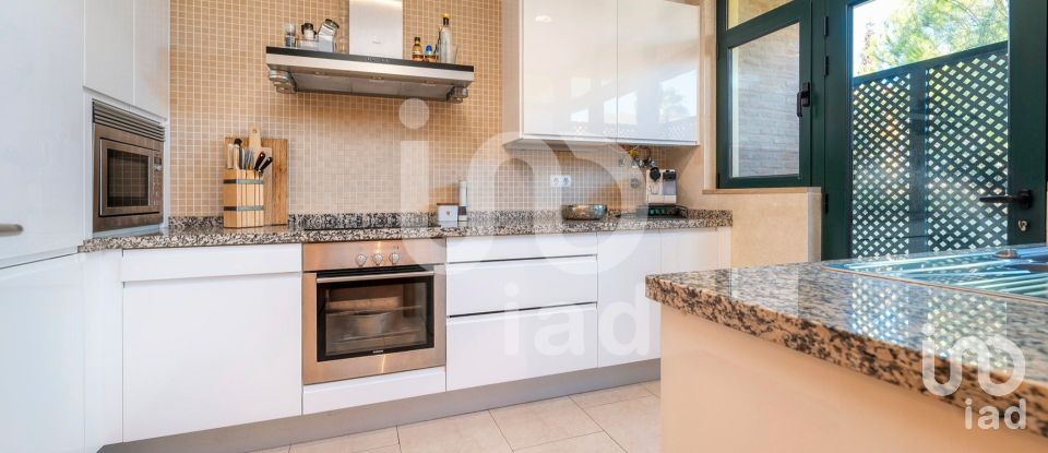 House T4 in Quarteira of 240 m²