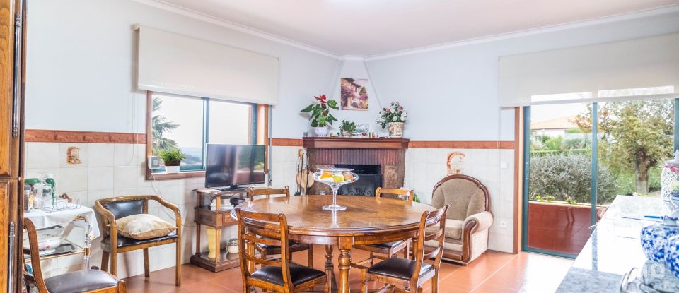 Moradia T3 em Abação E Gémeos de 189 m²