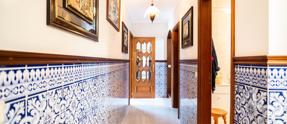 Moradia T3 em Abação E Gémeos de 189 m²