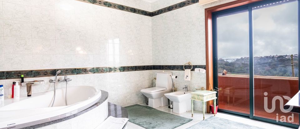 Moradia T3 em Abação E Gémeos de 189 m²