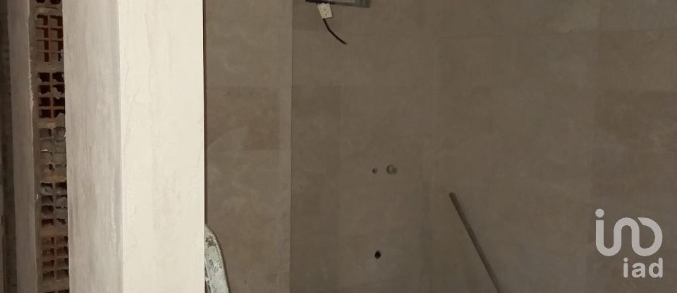 Murs commerciaux à Santo António de 61 m²