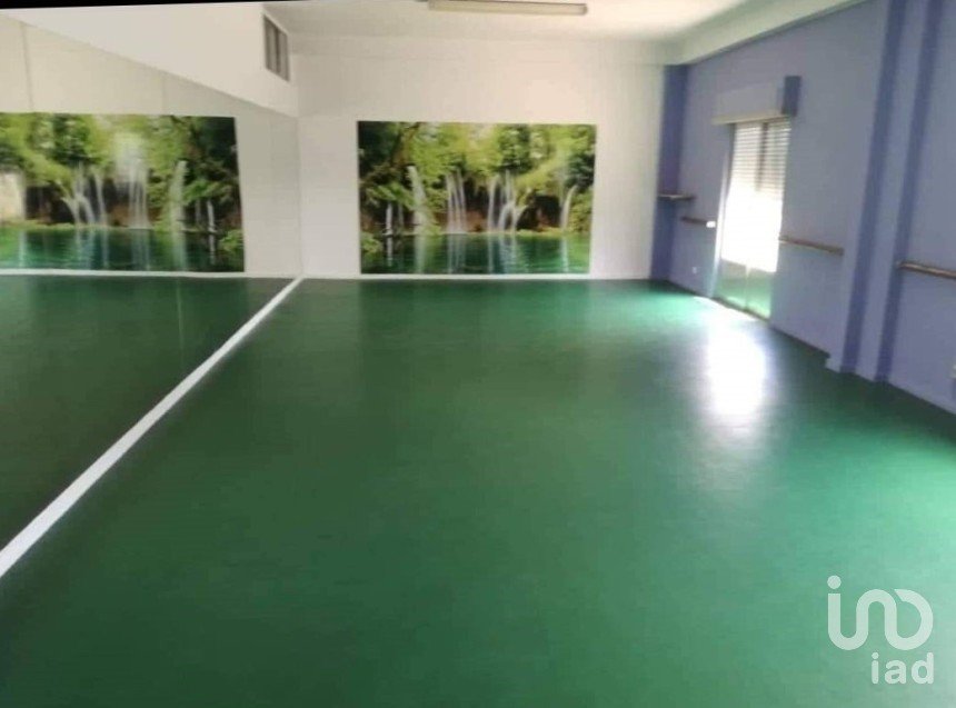 Boutique/Local commercial à Monte Real e Carvide de 181 m²