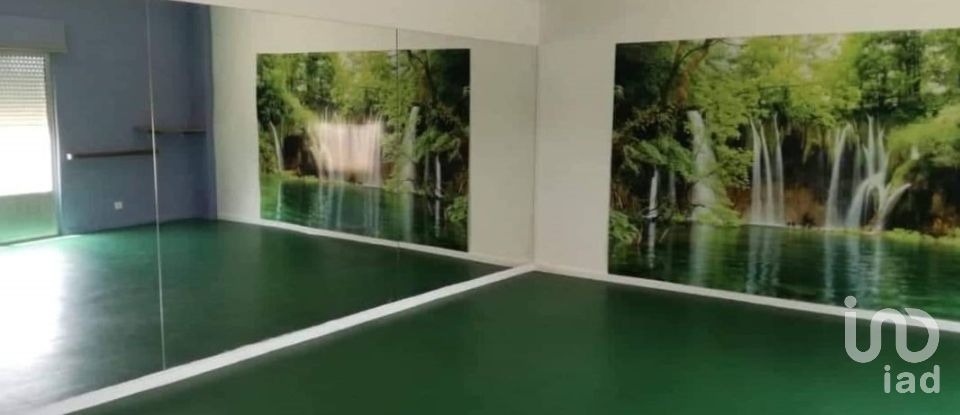 Boutique/Local commercial à Monte Real e Carvide de 181 m²