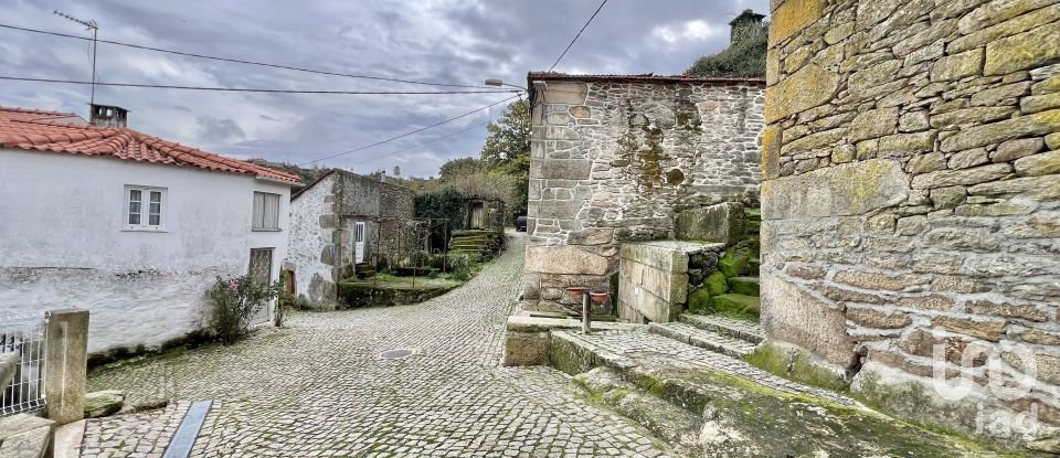 Casa de aldeia T2 em Ferreirim e Macieira de 183 m²