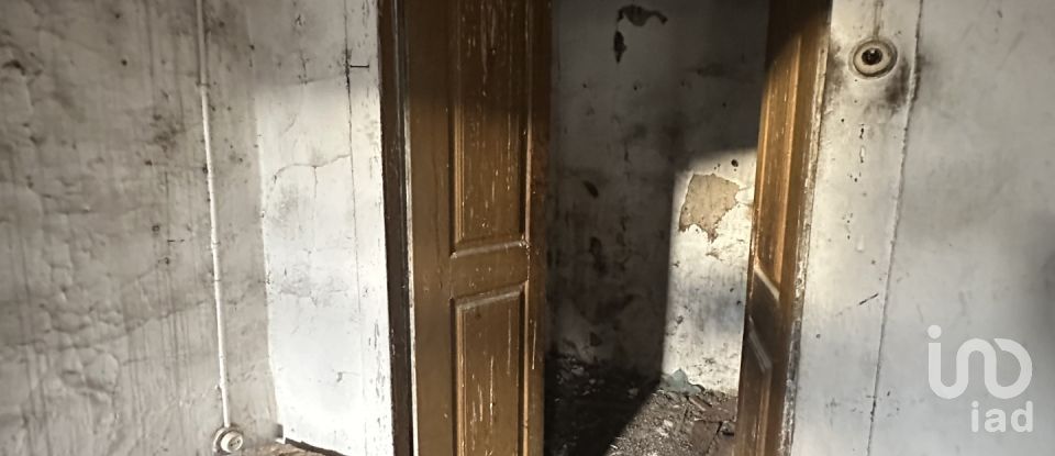 Maison de village T2 à Alvações do Corgo de 233 m²