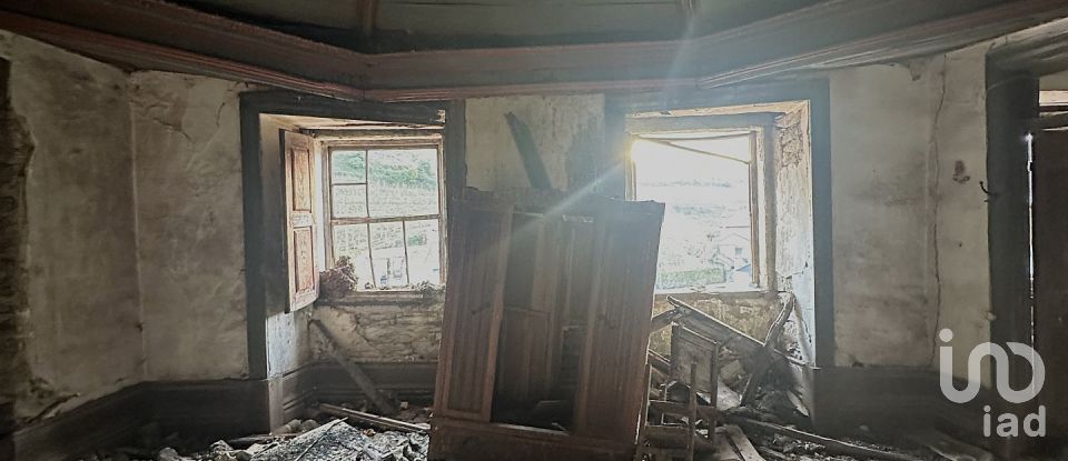 Maison de village T2 à Alvações do Corgo de 233 m²