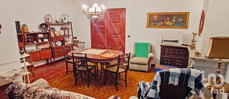 Maison de village T3 à Bobadela de 117 m²