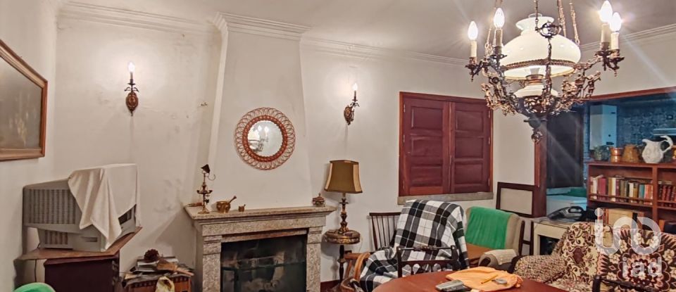 Maison de village T3 à Bobadela de 117 m²