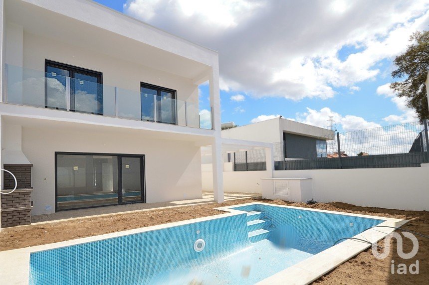House T4 in Fernão Ferro of 175 m²