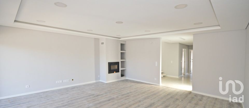 House T4 in Fernão Ferro of 175 m²