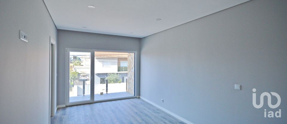 House T4 in Fernão Ferro of 175 m²