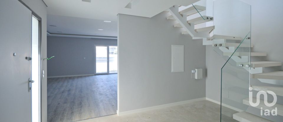 House T4 in Fernão Ferro of 175 m²