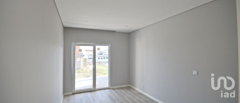 House T4 in Fernão Ferro of 175 m²