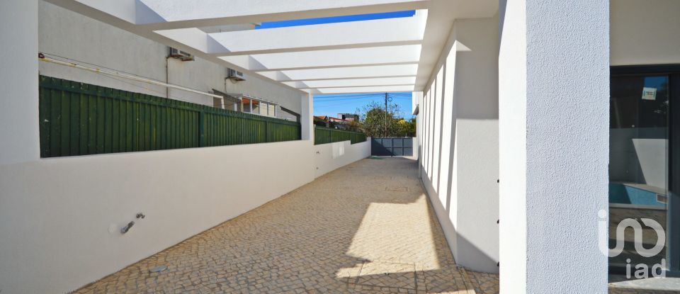 House T4 in Fernão Ferro of 175 m²