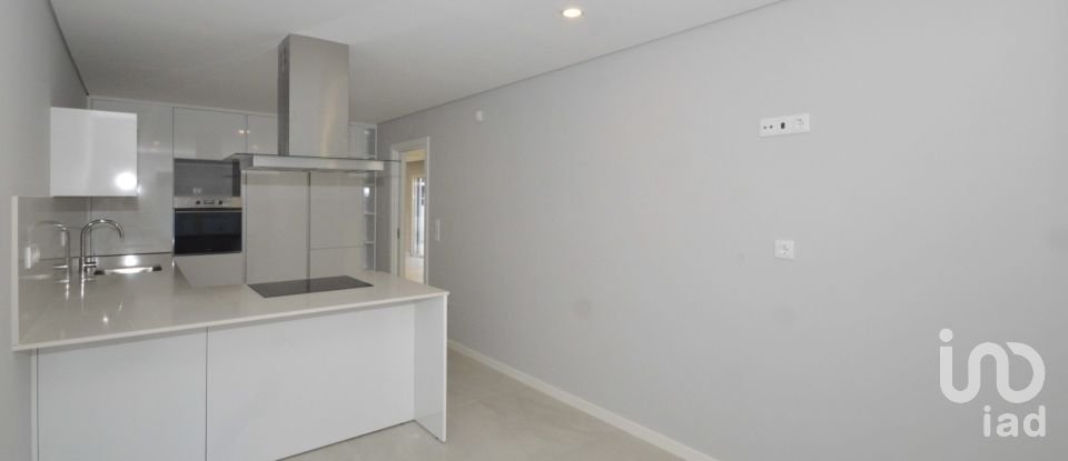 House T4 in Fernão Ferro of 175 m²