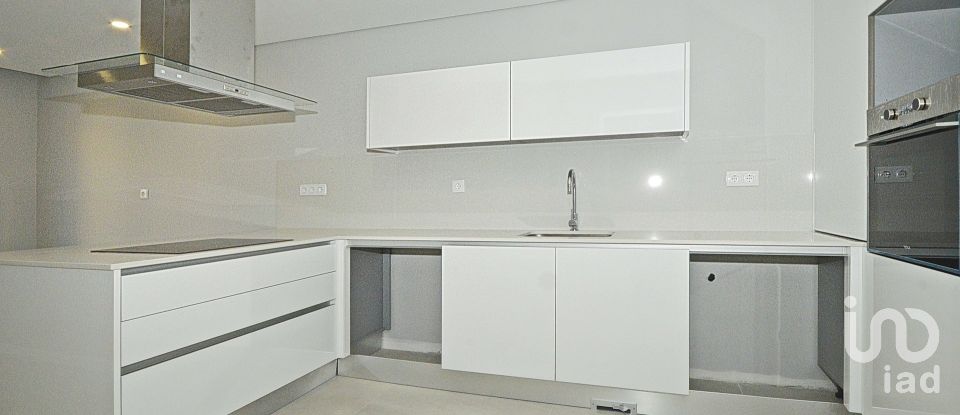 House T4 in Fernão Ferro of 175 m²