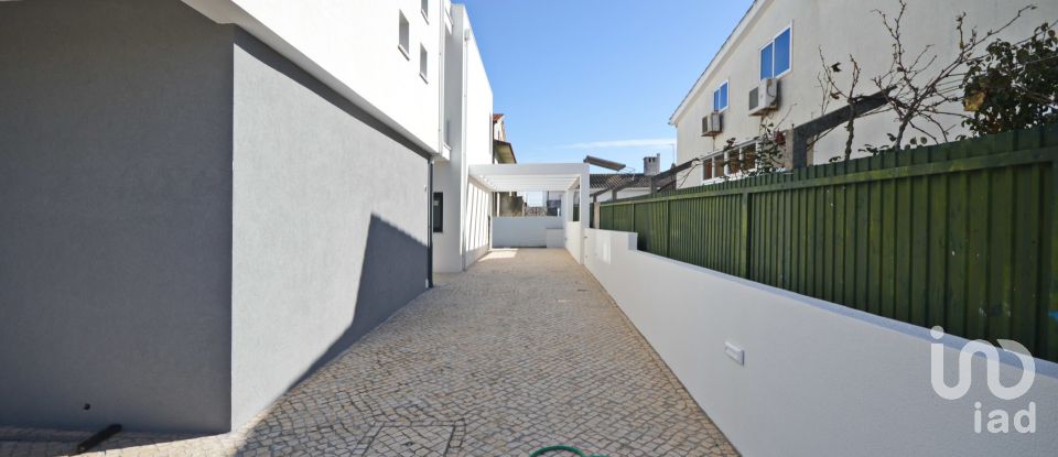 House T4 in Fernão Ferro of 175 m²