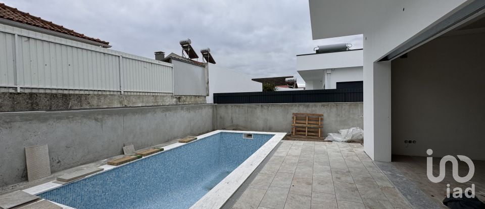 House T3 in Fernão Ferro of 135 m²