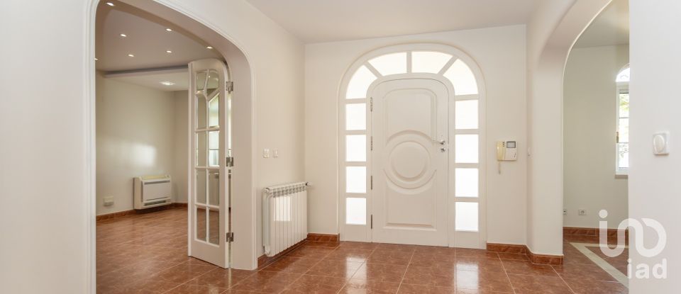 Casa tradicional T5 em Corroios de 365 m²