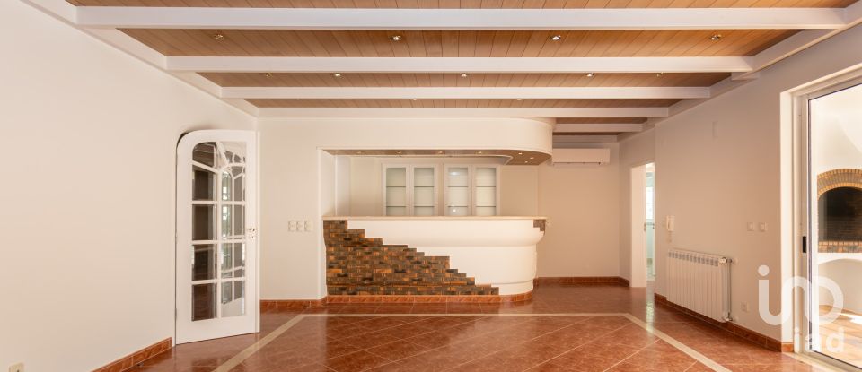 Casa tradicional T5 em Corroios de 365 m²