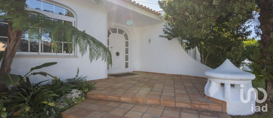 Casa tradicional T5 em Corroios de 365 m²