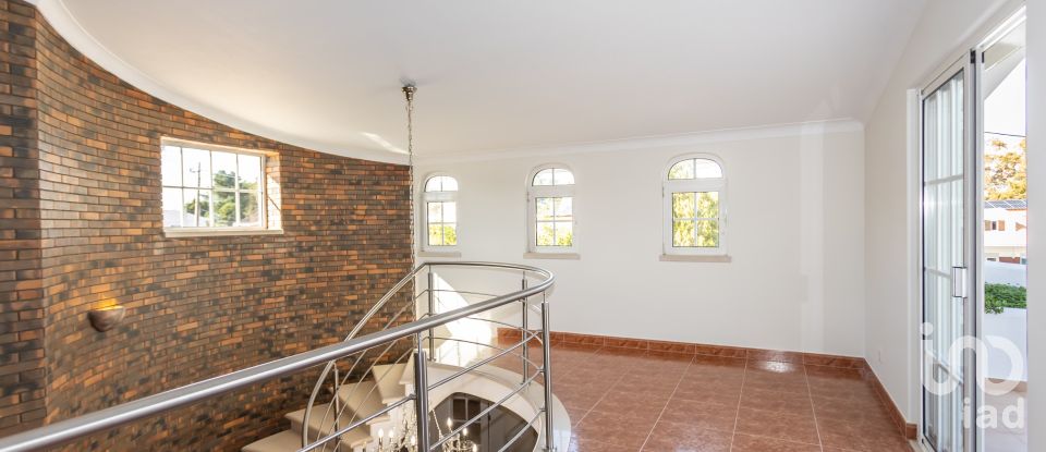 Casa tradicional T5 em Corroios de 365 m²