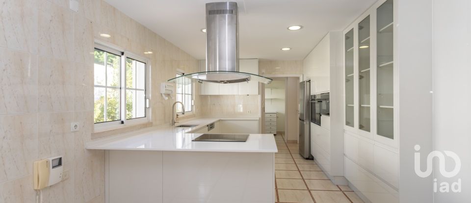 Casa tradicional T5 em Corroios de 365 m²