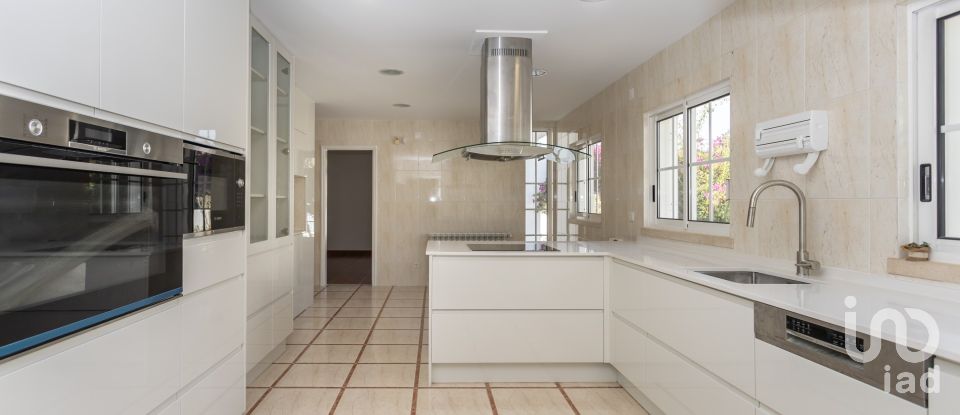 Casa tradicional T5 em Corroios de 365 m²