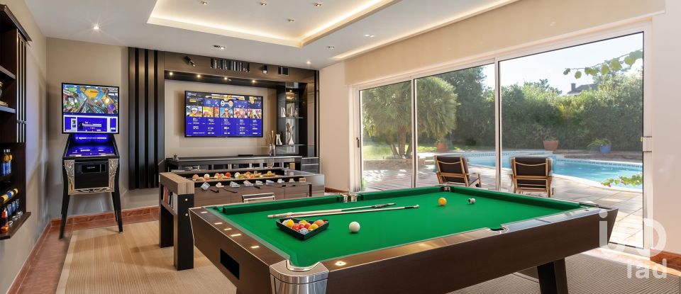 Casa tradicional T5 em Corroios de 365 m²