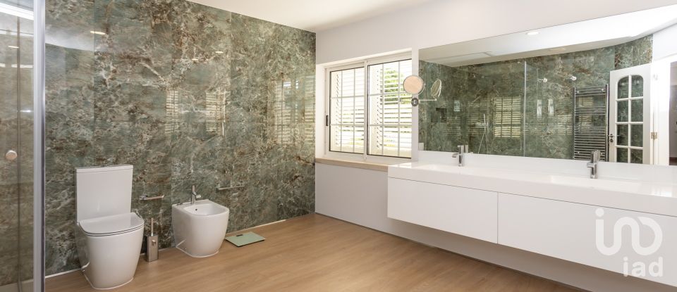 Casa tradicional T5 em Corroios de 365 m²