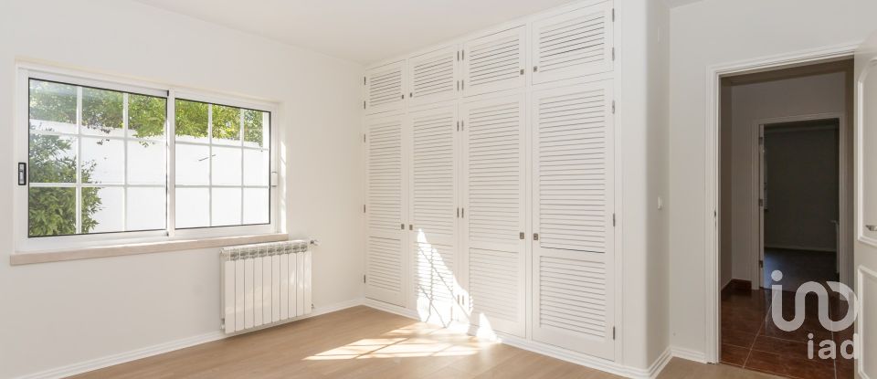 Casa tradicional T5 em Corroios de 365 m²